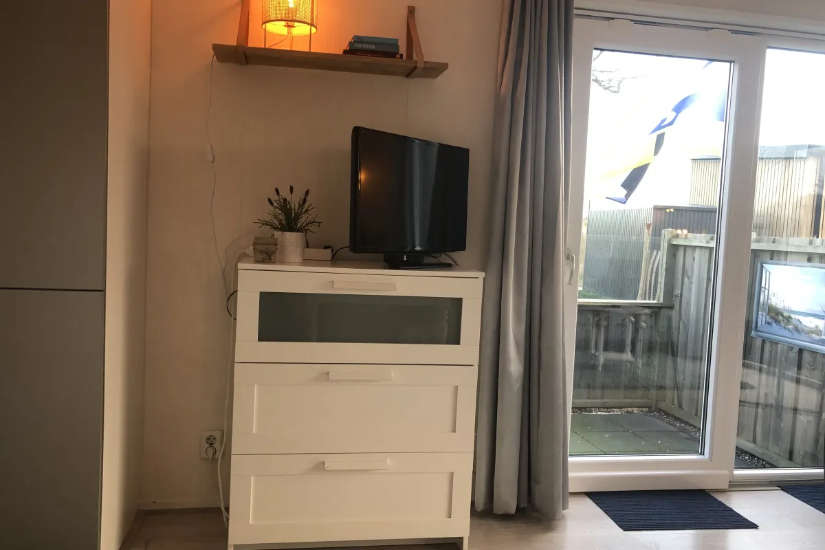 Spelletjeskast en tv