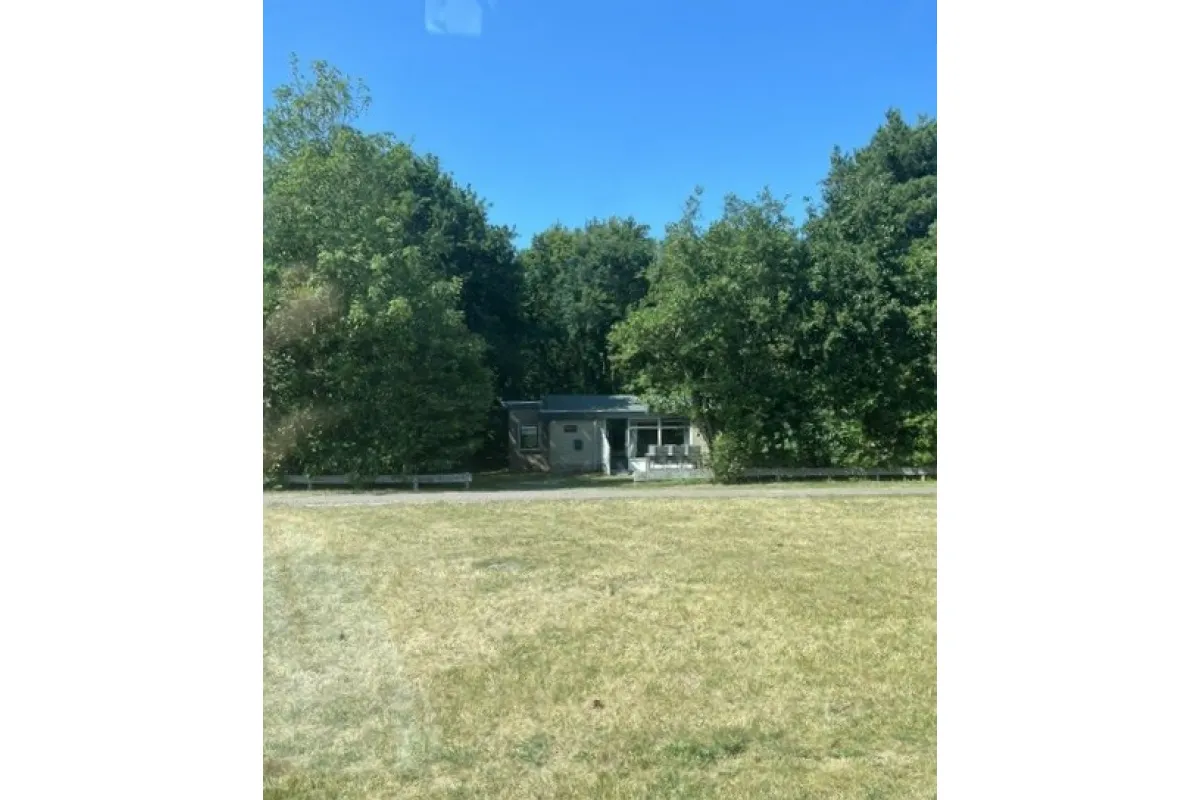 Grasveld voor de woning