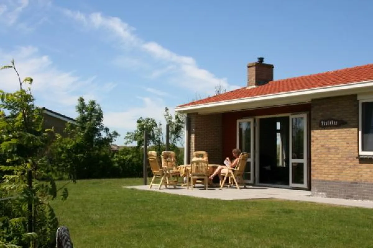Terras op het zuiden, tuindeuren naar woonkamer