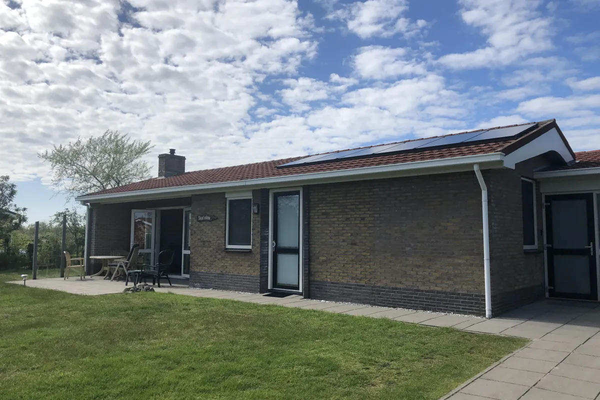 Zuidaanzicht met grasveld