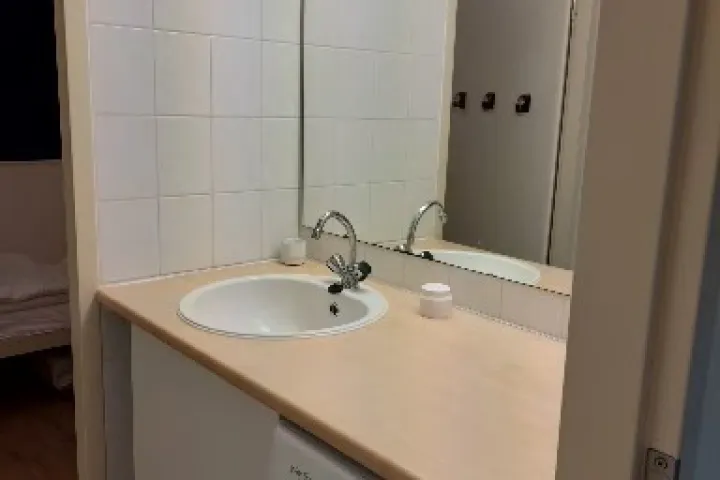 badkamer met wasmachine