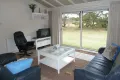 Woonkamer apart van de keuken