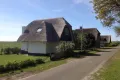 Auto kan binnen de omheining geparkeerd worden